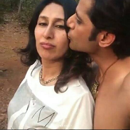 The twin daughters were born to Teejay and Kvb on 19th October 2016 who the father now lovingly addresses as 'Bohra bohra sisters'