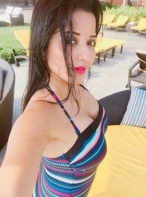 Here is a pic of Monalisa from the vacation in which she is looking hot in a swimsuit. (Photo: Instagram)