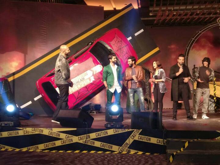 We have seen the tough host Rohit Shetty dealing strictly with the celebs in the past on the show and we can't wait to see him presenting another rocking show with his season 8 contestants