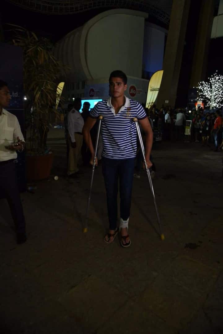 And while all the fans including top Bollywood celebrities were hooting for the young pop sensation at the concert, one celebrity proved that he is the biggest BELIEBER of India & he is none other than Sachin Tendulkar's son Arjun.