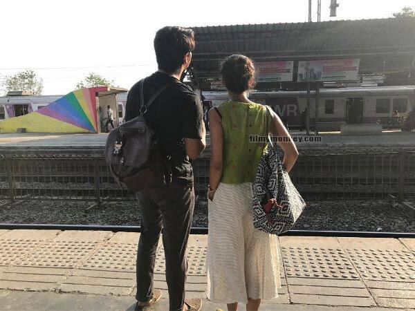 And now these latest pictures of Ratan from a mumbai local station go out to prove that the girl still likes adventure and did not hesitate to take a train ride in the busy Mumbai despite being a celebrity