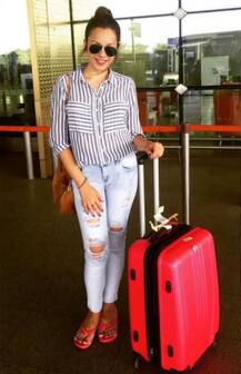 SEE PICS: Bigg Boss 10 star Nitibha Kaul BEATS THE HEAT in Goa with her college friends!