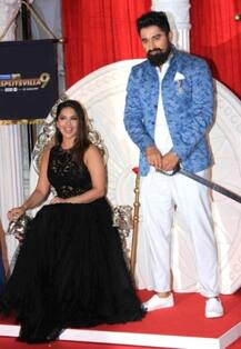 PHOTO GALLERY: Sunny Leone Dazzles in Black at ‘Splitsvilla 9’ launch with co-host Rannvijay Singha!