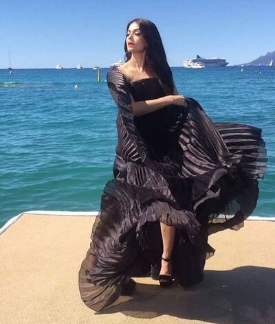 Cannes 2017 Day 4: Aishwarya Rai looks ravishing in a black dress! PICS!