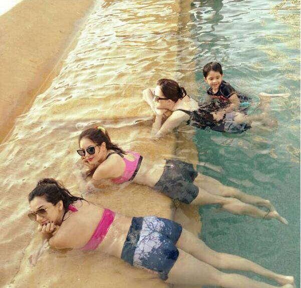 The water babies with a baby of a friend also joining in!