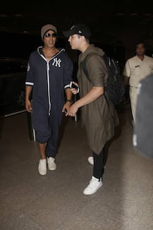 IN PICS: You can't miss Akshay Kumar & son Aarav Bhatia's SWAG on the Airport as they leave for FAMILY VACATION!