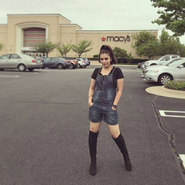 (Pooja Gor looking sexy)