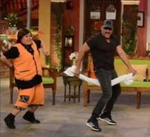 FUNNY PHOTOS of Salman Khan promoting ‘Sultan’ on ‘Comedy Nights LIVE’