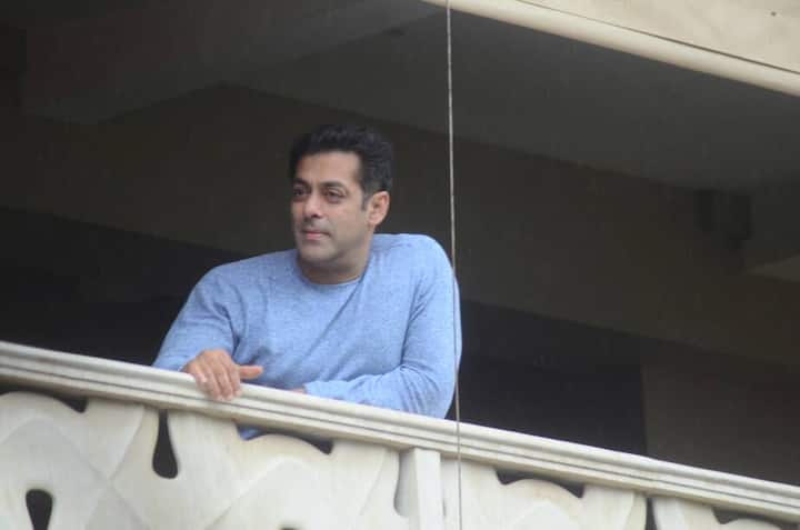 Salman clad in light blue skeevy showed up a while ago and the crowd went crazy