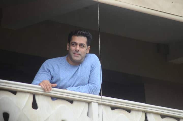 Salman Khan at Galaxy balcony greeting fans gathered for Eid 2017