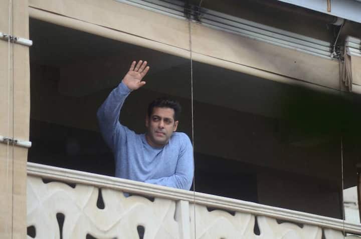 Salman Khan at Galaxy balcony greeting fans gathered for Eid 2017