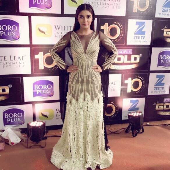 Gold Awards 2017: IN PICS- Divyanka Tripathi, Mouni Roy, Gauhar Khan &  other TV actresses DAZZLE on the RED CARPET dressed in their GLAMOROUS BEST!