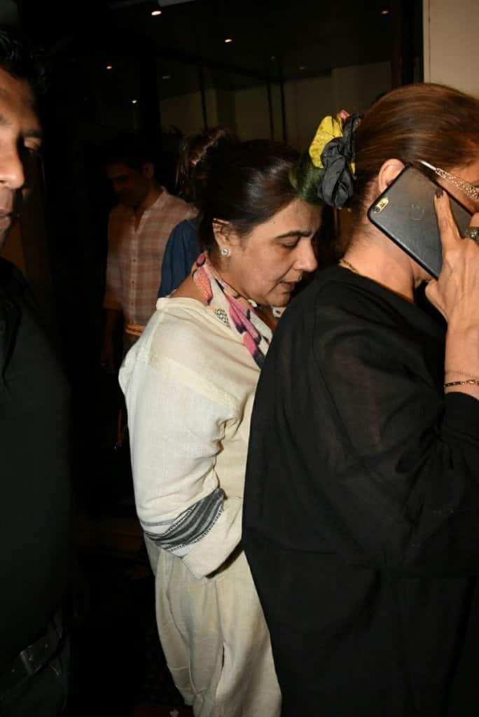 The ladies had cameras flashing around them and did not look too comfortable getting clicked