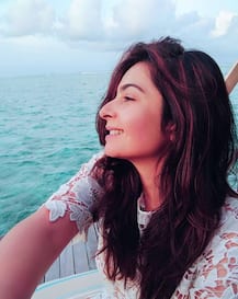 Shonali Nagrani turns the heat up in Maldives; shares sizzling BIKINI pics on social media!