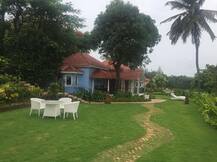 'Kumkum' actor Hussain Kuwajerwala & wife Tina gets COSY in a pool while chilling in Goa!