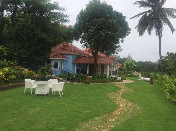 Hussain posted this picture on his Instagram account and revealed that he's on a vacation with wifey Tina in Goa. He captioned the image as, 