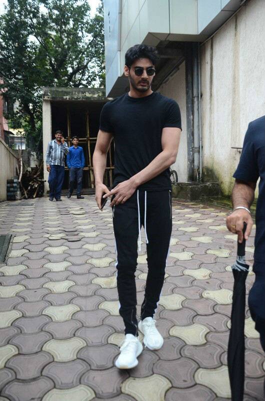This 20-year-old youngster looks all dashing with a hot body.