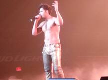 Varun Dhawan FLAUNTS his HOT BODY on 'Dream Team' Tour