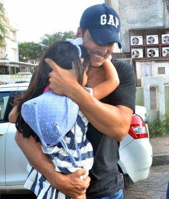 SEE PICS: Daddy Akshay Kumar & daughter Nitara avoids the paparazzi! SEE PICS: Daddy Akshay Kumar & daughter Nitara avoids the paparazzi!