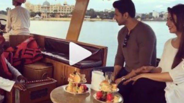 WATCH! Diyanka and Vivek SING & indulge in PDA on a boat ride on their ‘Mini Honeymoon’ WATCH! Diyanka and Vivek SING & indulge in PDA on a boat ride on their ‘Mini Honeymoon’