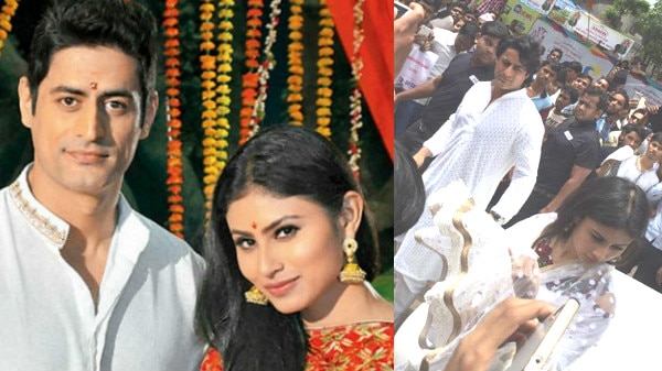 SEE PICS: Mouni Roy visits Lalbaugh Ka Raja with BOYFRIEND Mohit Raina ! SEE PICS: Mouni Roy visits Lalbaugh Ka Raja with BOYFRIEND Mohit Raina !