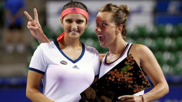 Bollywood celebs congratulate Sania Mirza on Pan Pacific Open win! Bollywood celebs congratulate Sania Mirza on Pan Pacific Open win!