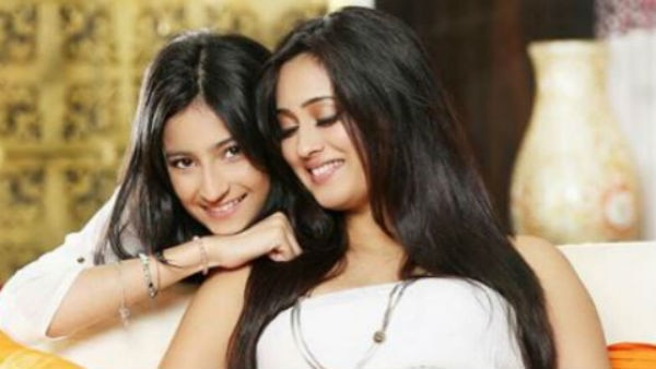 CHECK OUT: Pregnant Shweta Tiwari shares her growing BABY BUMP in this adorable PIC with daughter Palak!  CHECK OUT: Pregnant Shweta Tiwari shares her growing BABY BUMP in this adorable PIC with daughter Palak!