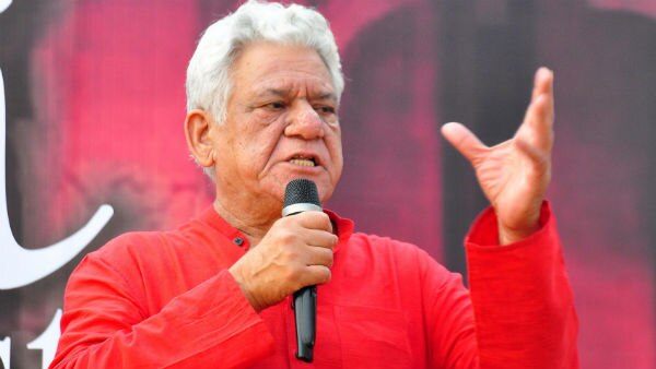 Om Puri slammed on social media for supporting Pakistani artists Om Puri slammed on social media for supporting Pakistani artists