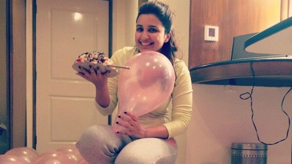 Watch Video ! How fans surprised Parineeti on her birthday Watch Video ! How fans surprised Parineeti on her birthday