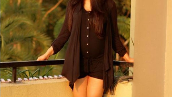 PICS: PREGNANT TV actress Shweta Tiwari looks every bit of a HOTTIE as she FLAUNTS her BABY BUMP in a short BLACK dress! PICS: PREGNANT TV actress Shweta Tiwari looks every bit of a HOTTIE as she FLAUNTS her BABY BUMP in a short BLACK dress!