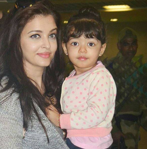 Aaradhya with Mom Aishwarya