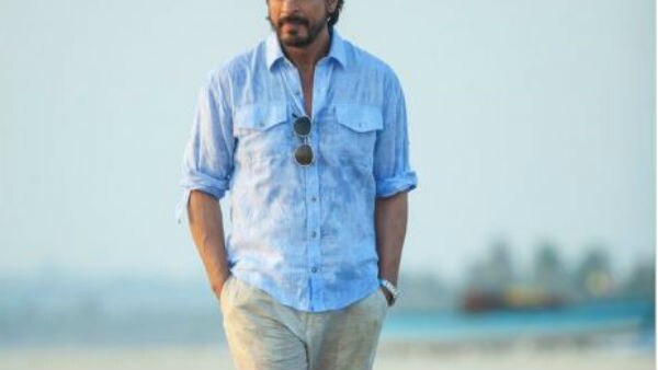 #DearZindagi: SRK looks dapper in new poster #DearZindagi: SRK looks dapper in new poster