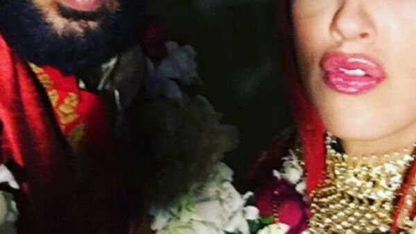 AWWWW! Check Out this adorable pic shared by Yuvraj with Hazel Keech after their wedding! AWWWW! Check Out this adorable pic shared by Yuvraj with Hazel Keech after their wedding!