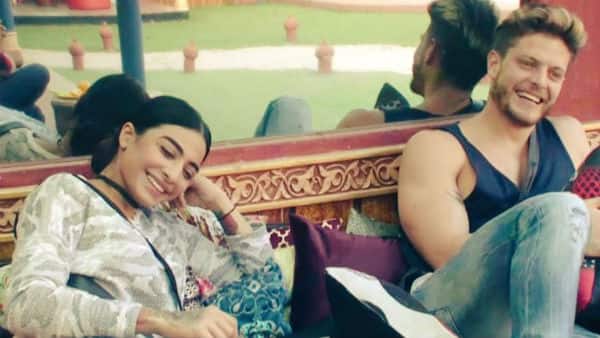 Ahem Ahem! Looks like VJ Bani has found a new solace in Jason Shah inside the Bigg Boss 10