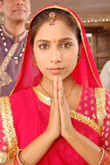 Veebha Anand aka 'Sugna' of 'Balika Vadhu' goes HOT & BOLD in these NEW PICS from her recent photoshoot!