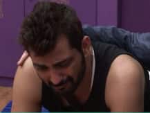 BIGG BOSS 10: Manu Punjabi CRIES HIS HEART OUT remembering his late mother as Rahul Dev consoles him! INSIDE PICS
