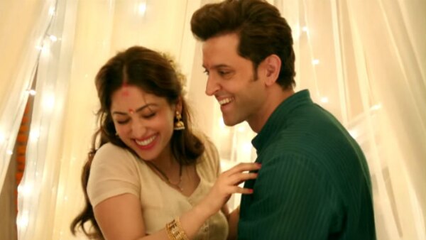 Kaabil: Hrithik Roshan and Yami Gautam beaming with joy in NEW POSTER! Kaabil: Hrithik Roshan and Yami Gautam beaming with joy in NEW POSTER!