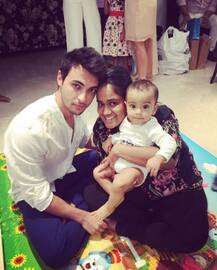 See pics: Salman Khan, Iulia Vantur celebrate Christmas with baby Ahil!