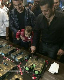 PHOTOS: From Preity Zinta, Bipasha Basu to Mouni Roy, Sushant these celebs GRACED Salman's LAVISH birthday bash!