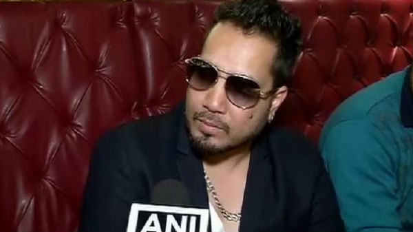 Sonakshi, Alia, Shraddha are following me: Mika Singh Sonakshi, Alia, Shraddha are following me: Mika Singh