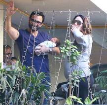 PHOTOS: First time after son Taimur's birth, Saif & Kareena SPOTTED on a ROMANTIC dinner date!