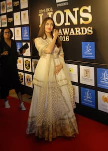 SEE PICS: Aishwarya Rai Bachchan looks DROP-DEAD-GORGEOUS at Lions Gold Awards 2016 RED CARPET!