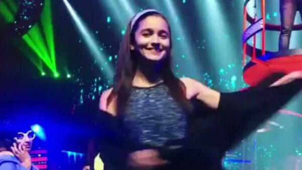 Alia Bhatt all pumped up for Filmfare awards Alia Bhatt all pumped up for Filmfare awards