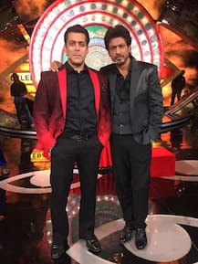 Bigg Boss 10: Salman Khan & Shah Rukh Khan's captivating CHEMISTRY on the sets of the show! See pics!