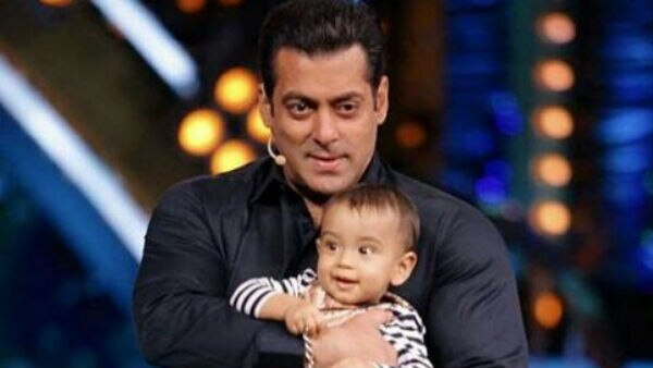 SEE PICS: Salman Khan’s nephew Ahil turns CUTEST host on Bigg Boss 10! SEE PICS: Salman Khan’s nephew Ahil turns CUTEST host on Bigg Boss 10!