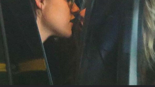 Kristen Stewart seen locking lips with Stella Maxwell Kristen Stewart seen locking lips with Stella Maxwell