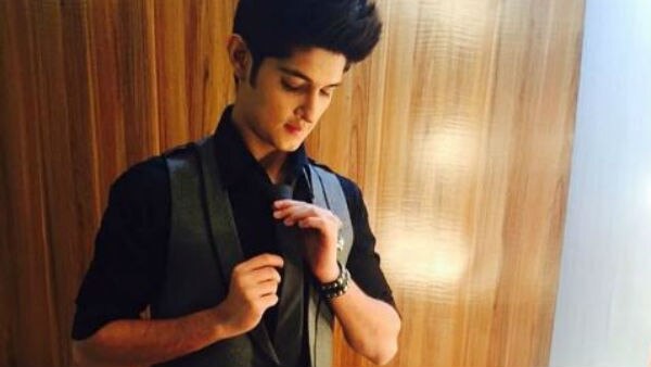 OMG! Rohan Mehra stole this from Bigg Boss house! OMG! Rohan Mehra stole this from Bigg Boss house!