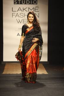 PHOTO GALLERY: Preity Zinta looks ETHEREAL in SARI as she walks the ramp for Sanjukta Dutta at the Lakme Fashion Week!