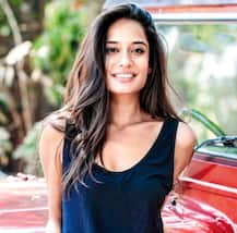 SEE PICS: Lisa Haydon CHILLS with her GIRL-GANG & flaunts BABY BUMP in a BIKINI!
