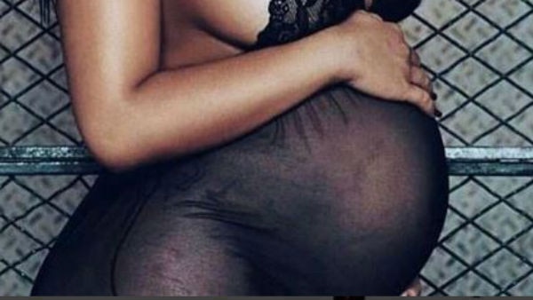 OMG! After Beyonce now Nicki Minaj breaks the internet as she posts a RACY PIC of her huge BABY BUMP!  OMG! After Beyonce now Nicki Minaj breaks the internet as she posts a RACY PIC of her huge BABY BUMP!